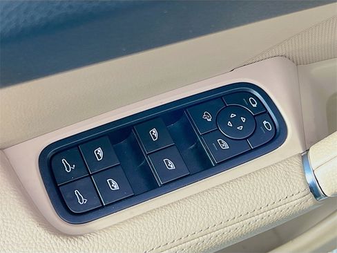 Certified 2023 Porsche Cayenne Coupe image 20