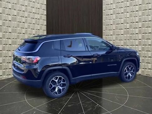 Used 2025 Jeep Compass Limited AWD/4WD image 3