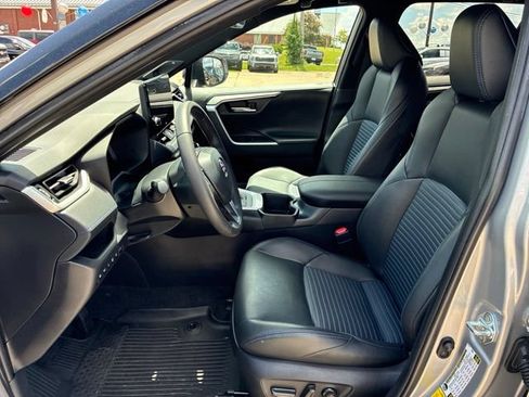 Used 2023 Toyota RAV4 XSE AWD/4WD image 18
