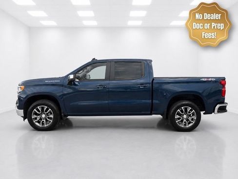 Used 2022 Chevrolet Silverado 1500 LT AWD/4WD image 3