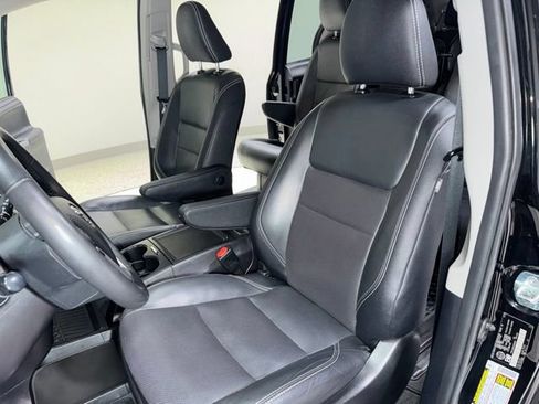 Used 2018 Toyota Sienna SE FWD image 17