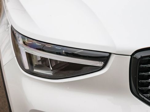 New 2026 Volvo XC40 B4 Core w/ Climate Package image 15