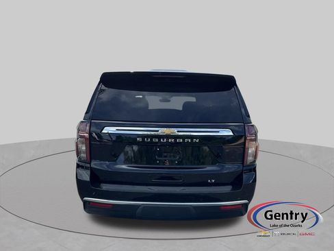 Used 2022 Chevrolet Suburban LT AWD/4WD image 4