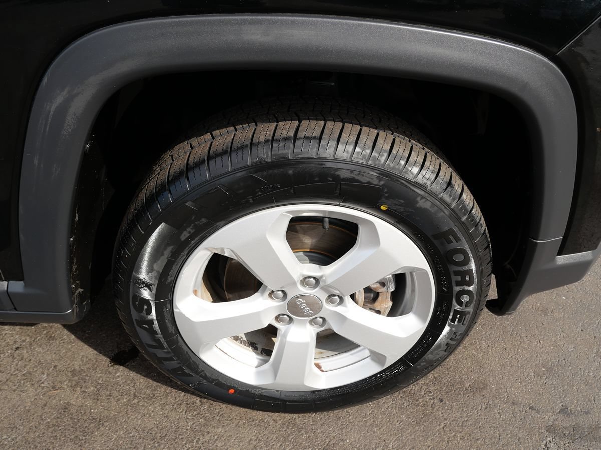 Used 2018 Jeep Compass Latitude w/ Cold Weather Group AWD/4WD image 34