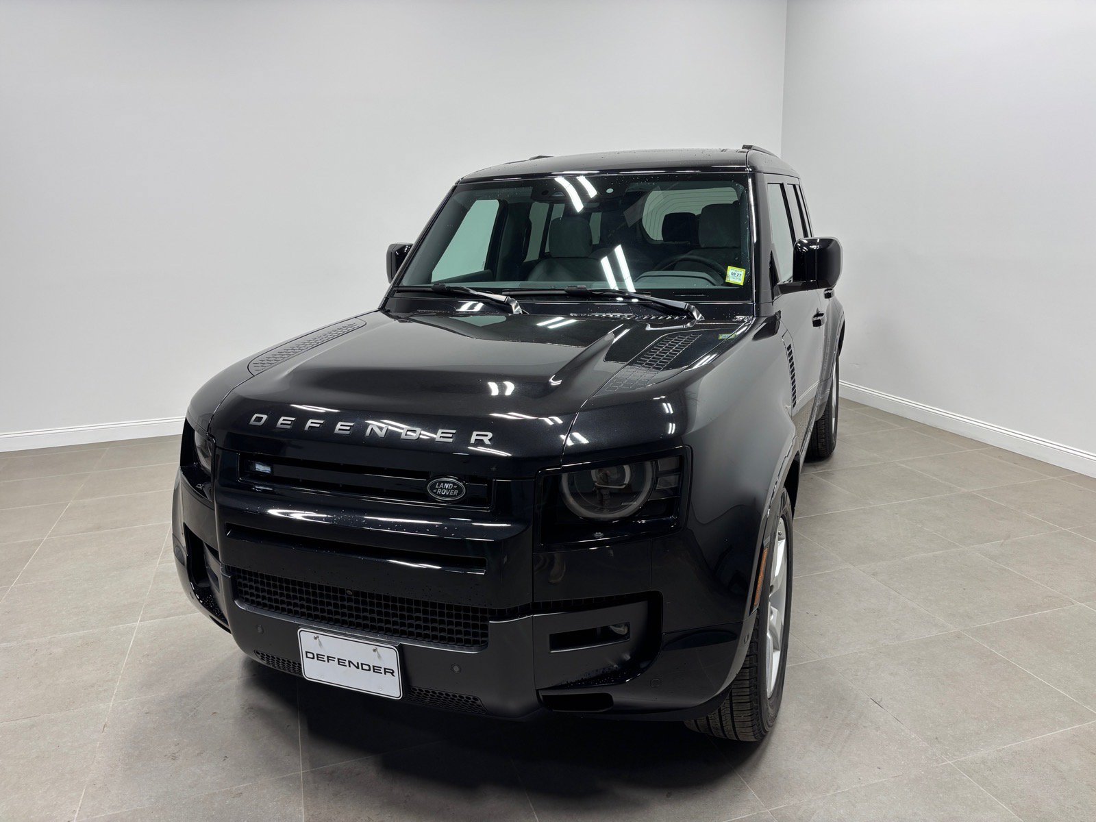 Used 2026 Land Rover Defender 110 X-Dynamic SE AWD/4WD image 2