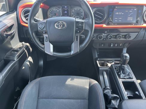 Used 2018 Toyota Tacoma TRD Off-Road AWD/4WD image 14