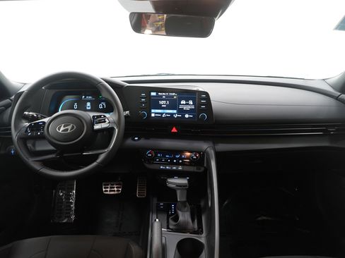 Used 2025 Hyundai Elantra Sport image 13
