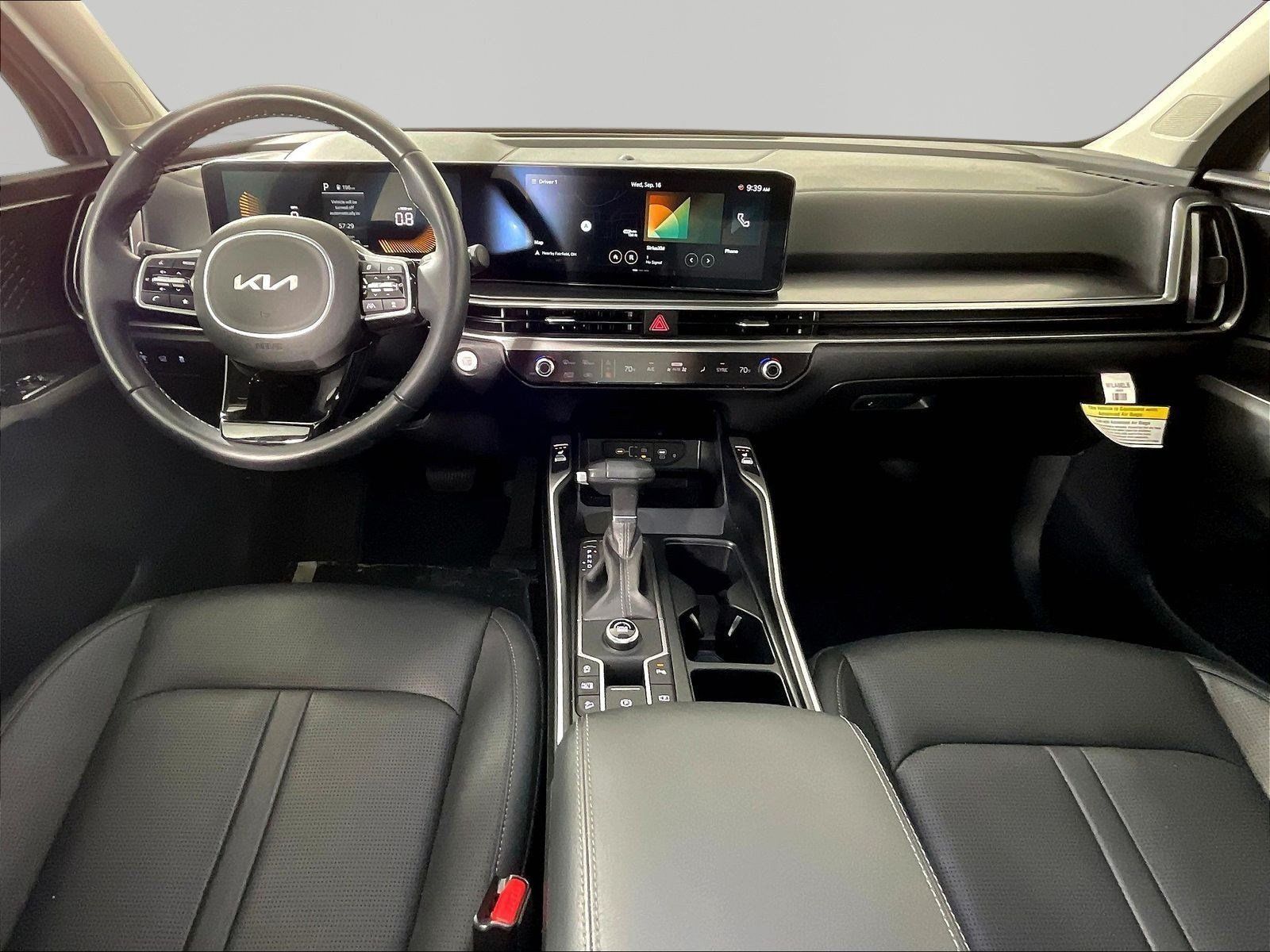 Certified 2025 Kia Sorento EX w/ Panoramic Sunroof Package FWD image 7