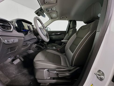 Used 2025 Chevrolet TrailBlazer LT image 13