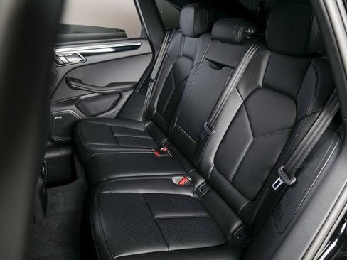 Certified 2026 Porsche Macan AWD/4WD image 13