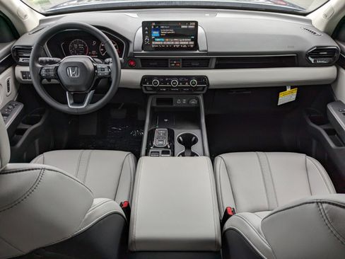 New 2025 Honda Pilot Touring image 15