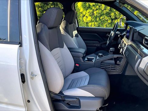 Used 2025 Toyota Tacoma TRD Sport image 8