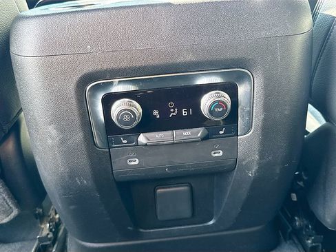 Used 2024 GMC Yukon XL Denali image 27