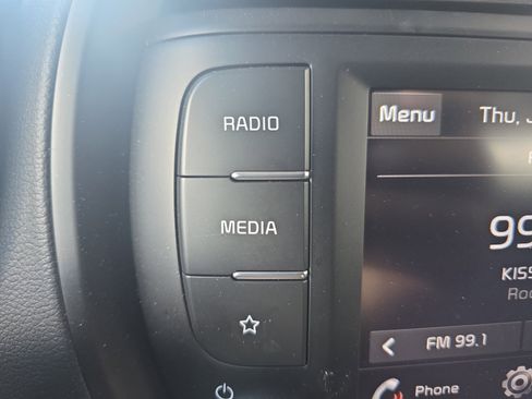 Certified 2025 Kia Soul LX w/ LX Technology Package FWD image 15