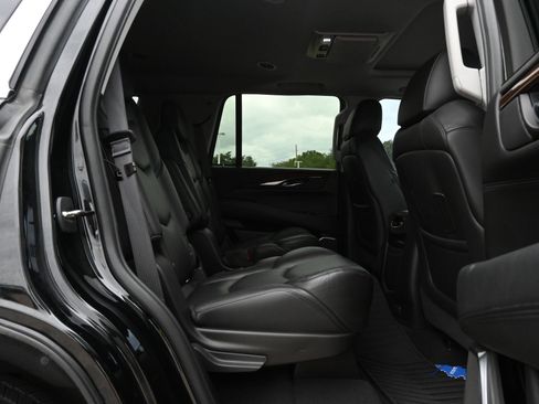 Used 2020 Cadillac Escalade Luxury AWD/4WD image 24