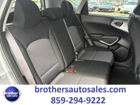 Used 2025 Kia Soul LX w/ LX Technology Package FWD image 31