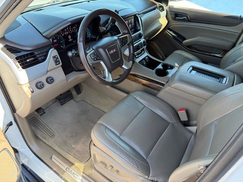 Used 2017 GMC Yukon SLT w/ Enhanced Security Package image 12