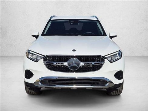 Used 2025 Mercedes-Benz GLC 350e 4MATIC image 2