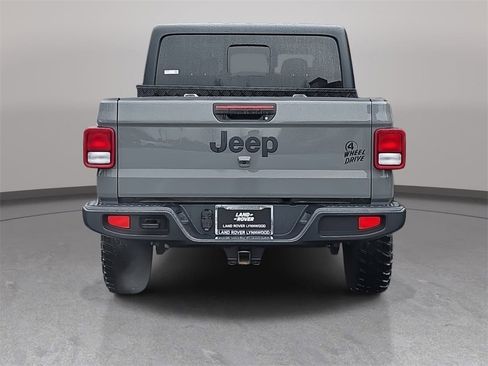 Used 2022 Jeep Gladiator Willys image 7