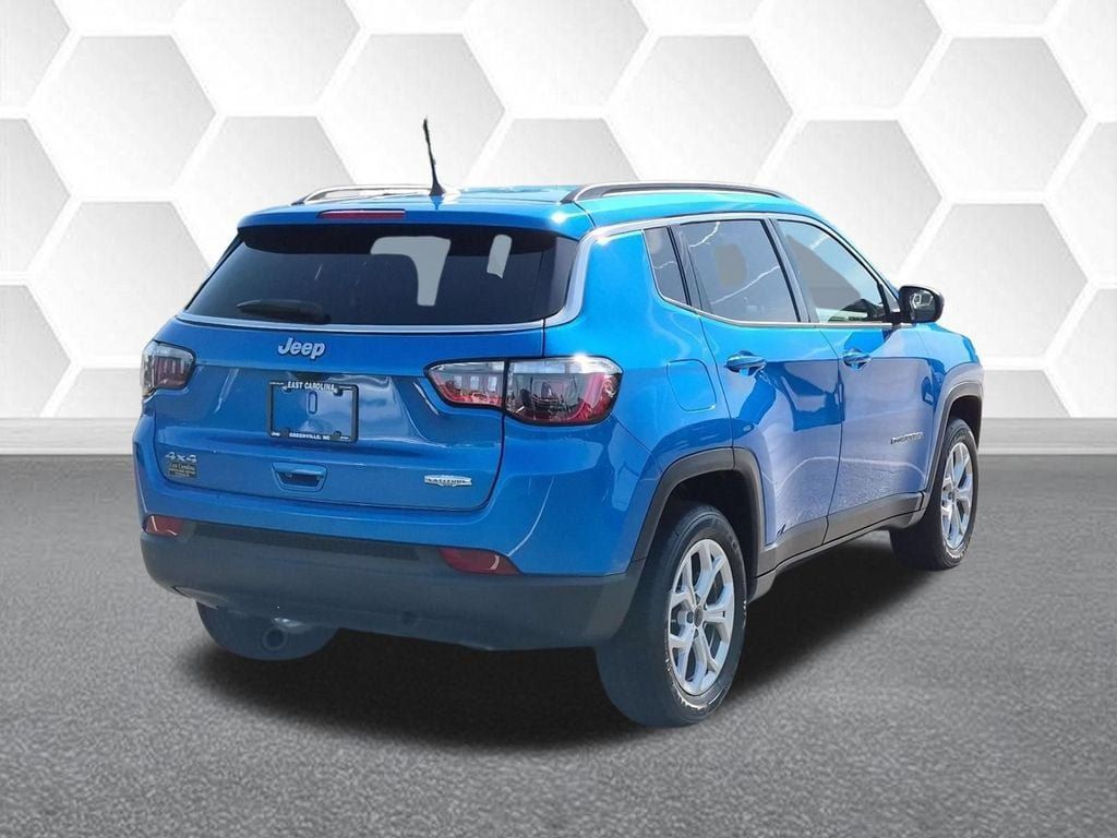 Certified 2025 Jeep Compass Latitude AWD/4WD image 3