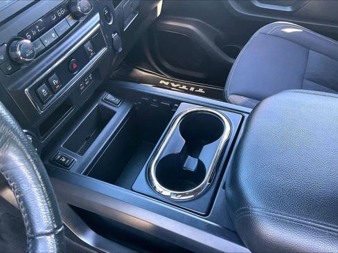 Used 2019 Nissan Titan SV w/ SV Convenience Package image 14