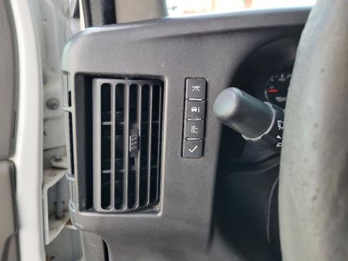 Used 2014 Chevrolet Express 4500 Extended image 31