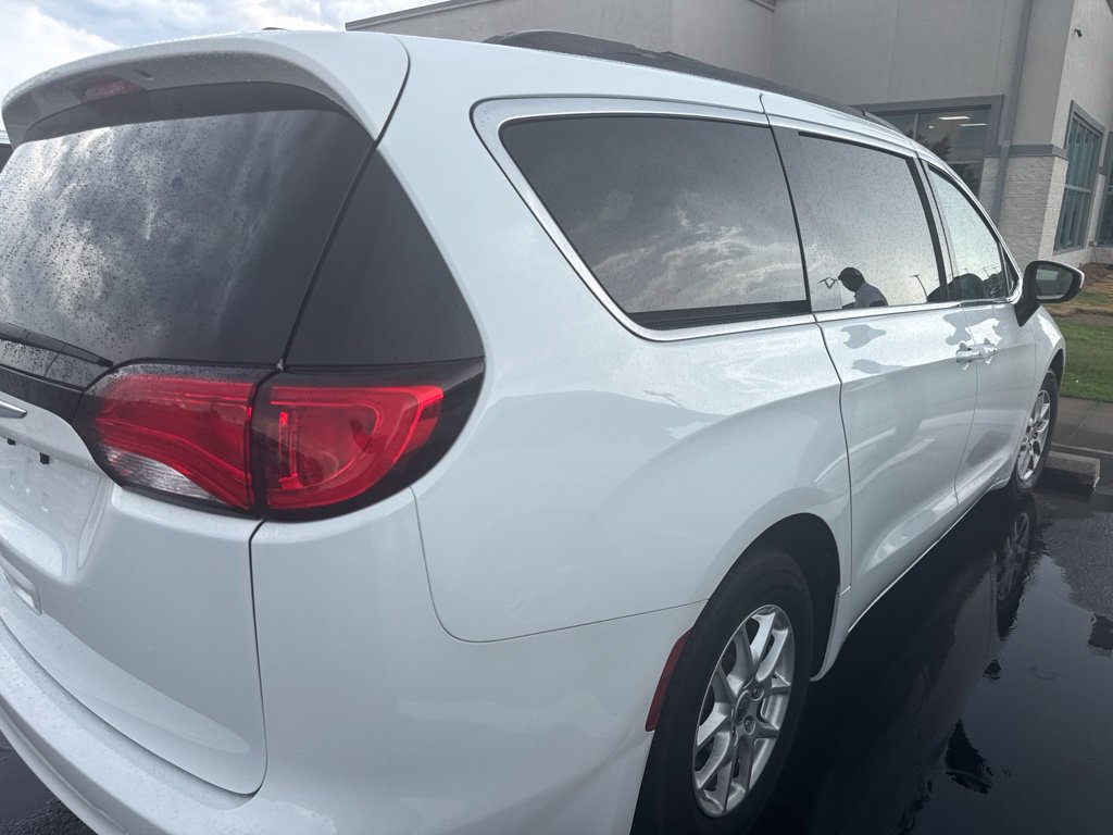 Used 2021 Chrysler Voyager Lxi FWD image 4