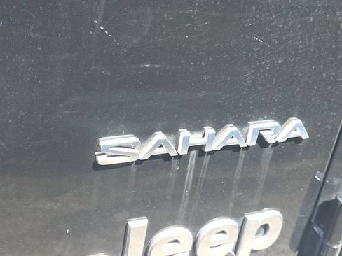 Used 2022 Jeep Wrangler Unlimited Sahara AWD/4WD image 11