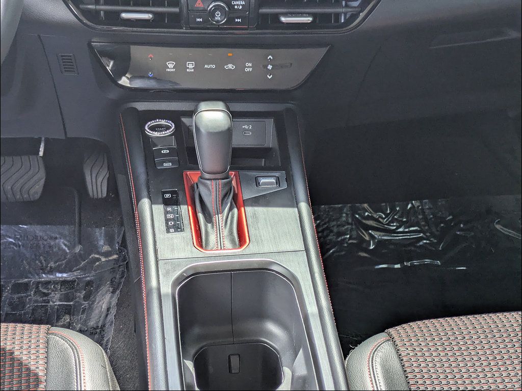 Used 2025 Nissan Kicks SR FWD image 19