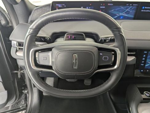 Used 2025 Lincoln Navigator Reserve w/ Jet Appearance Package image 14