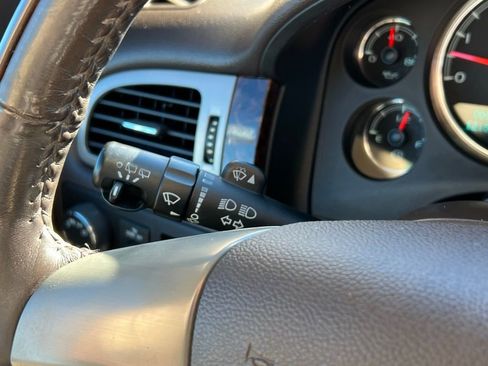 Used 2013 GMC Yukon XL Denali image 28