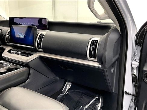 Used 2025 Ford Expedition Max Active image 17