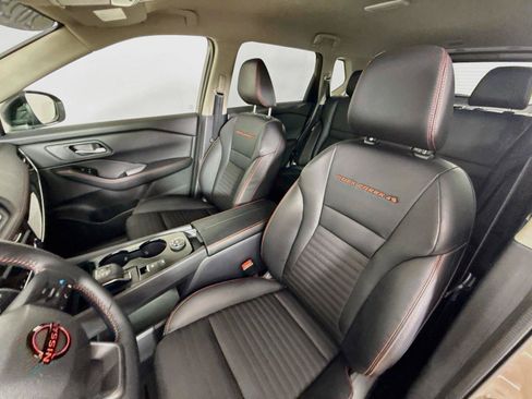 Used 2025 Nissan Rogue SV AWD/4WD image 5