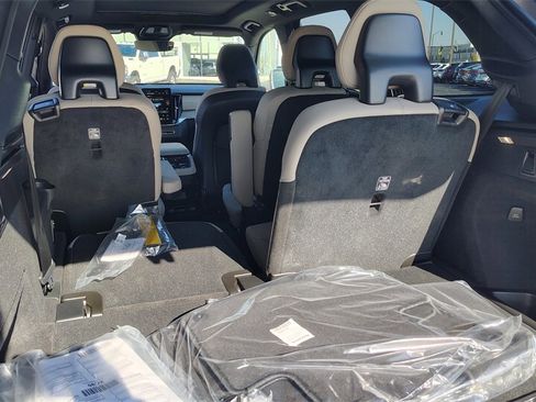 New 2026 Volvo XC90 B6 Plus image 32