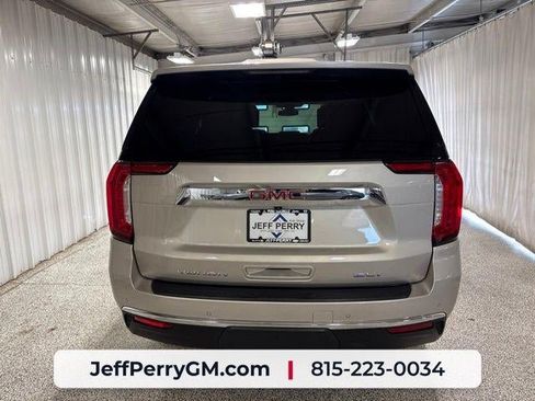 Used 2021 GMC Yukon SLT w/ SLT Luxury Plus Package AWD/4WD image 4