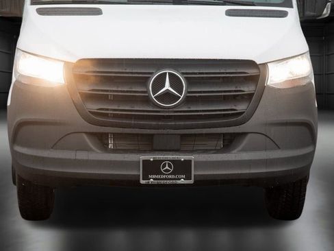Used 2025 Mercedes-Benz Sprinter 4500 image 12
