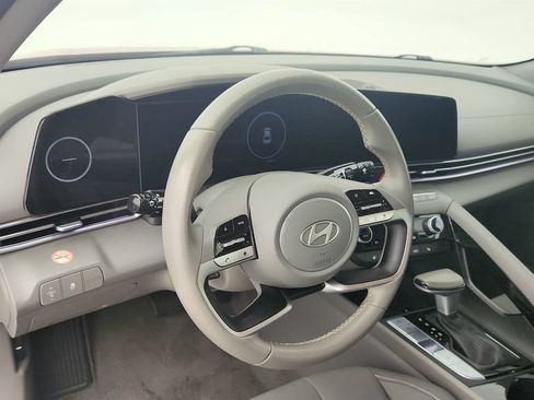Used 2025 Hyundai Elantra SEL FWD image 13