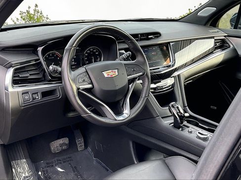 Used 2025 Cadillac XT6 Premium Luxury image 14