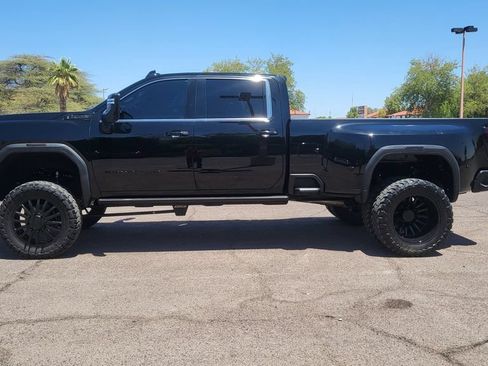 Used 2022 GMC Sierra 3500 Denali w/ Denali Ultimate Package AWD/4WD image 5