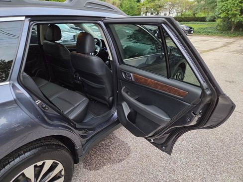 Used 2017 Subaru Outback 2.5i Limited AWD/4WD image 12