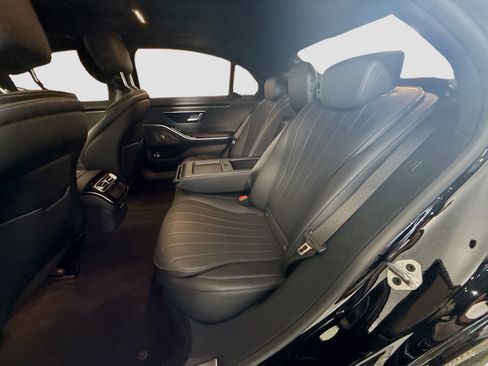 Used 2022 Mercedes-Benz S 500 4MATIC w/ AMG Line Package image 25