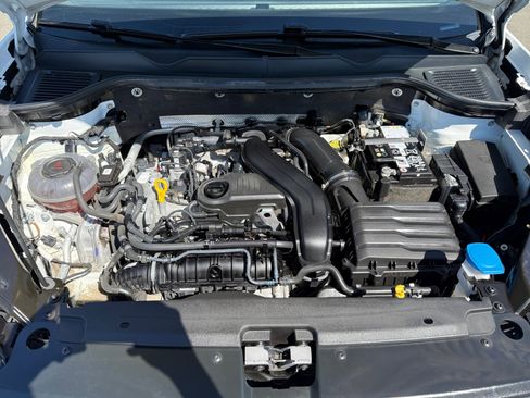 Used 2024 Volkswagen Taos SE image 20