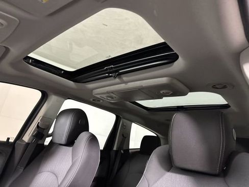 Used 2016 Chevrolet Traverse LT w/ Traveler's Package image 19