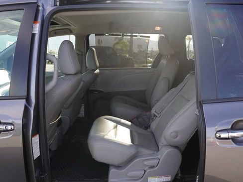 Used 2020 Toyota Sienna XLE image 21