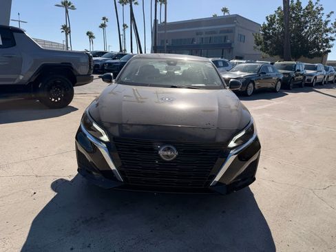 Used 2025 Nissan Altima 2.5 SV FWD image 8