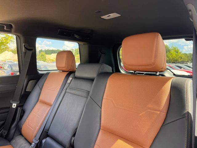 Used 2024 Lexus GX 550 w/ Accessory Package (31) AWD/4WD image 21