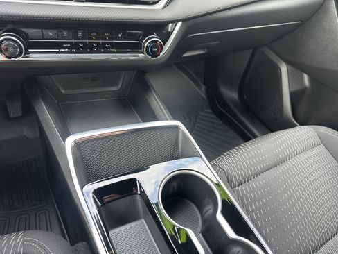 Used 2025 Chevrolet Equinox LT w/ Safety and Technology Package image 19