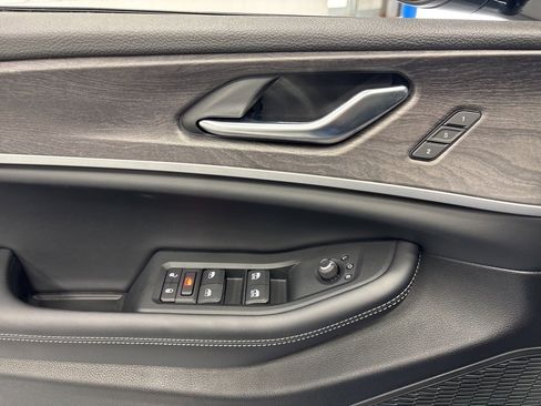 New 2025 Jeep Grand Cherokee L Limited w/ Black Appearance Package image 33