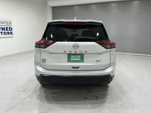 Used 2025 Nissan Rogue SV AWD/4WD image 7