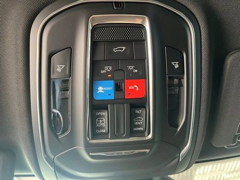 New 2025 Jeep Grand Cherokee Altitude image 26